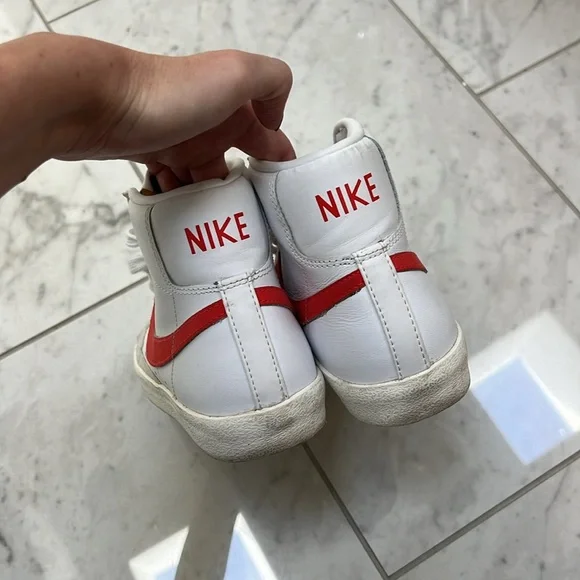 Nike Blazers Women’s - Picture 2 of 5